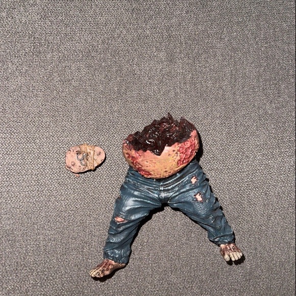 The walking dead “well zombie” action figure - Picture 1 of 1
